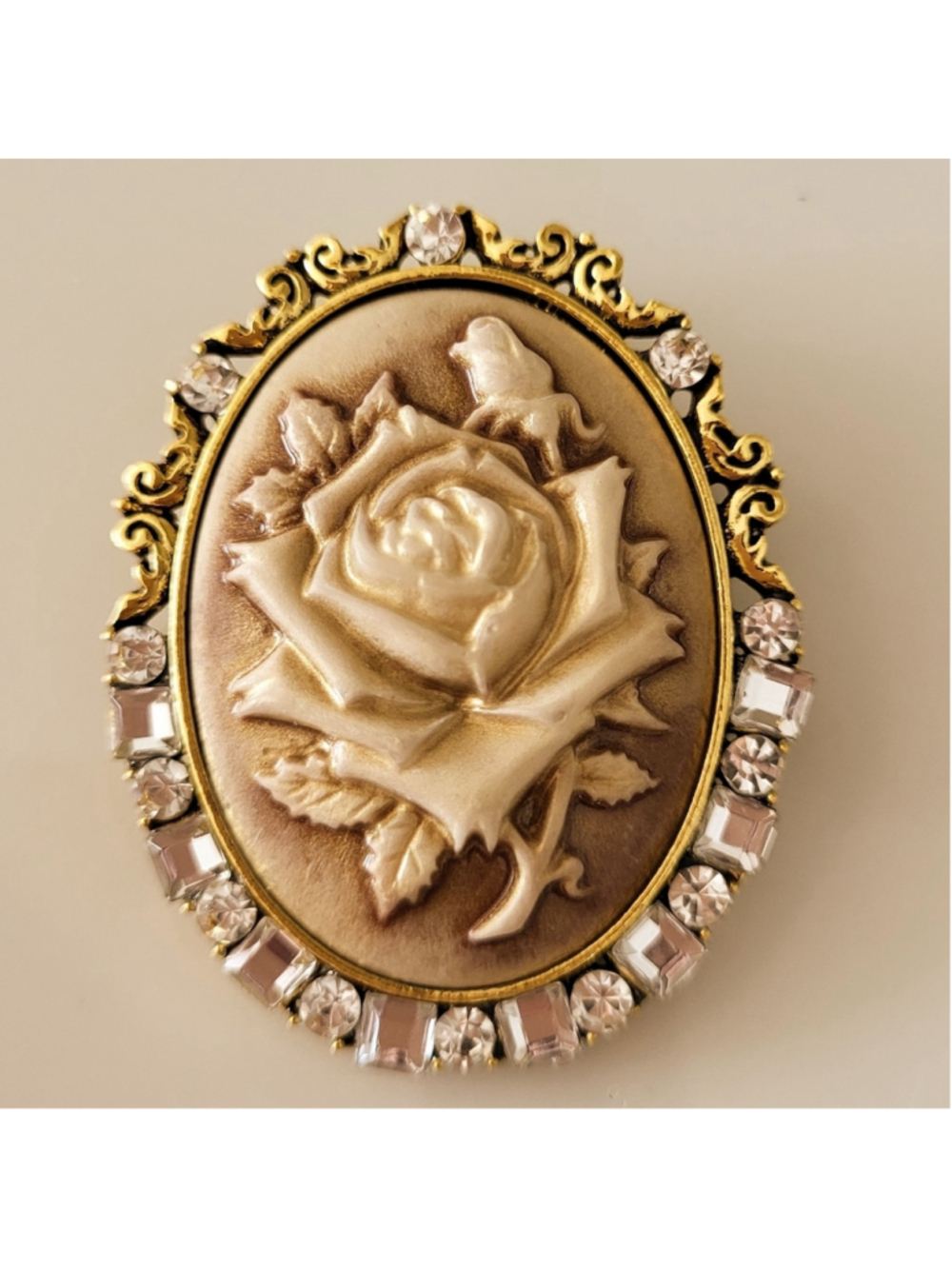 Rose Cameo Rhinestone Brooch Pendant – Gold Tone
